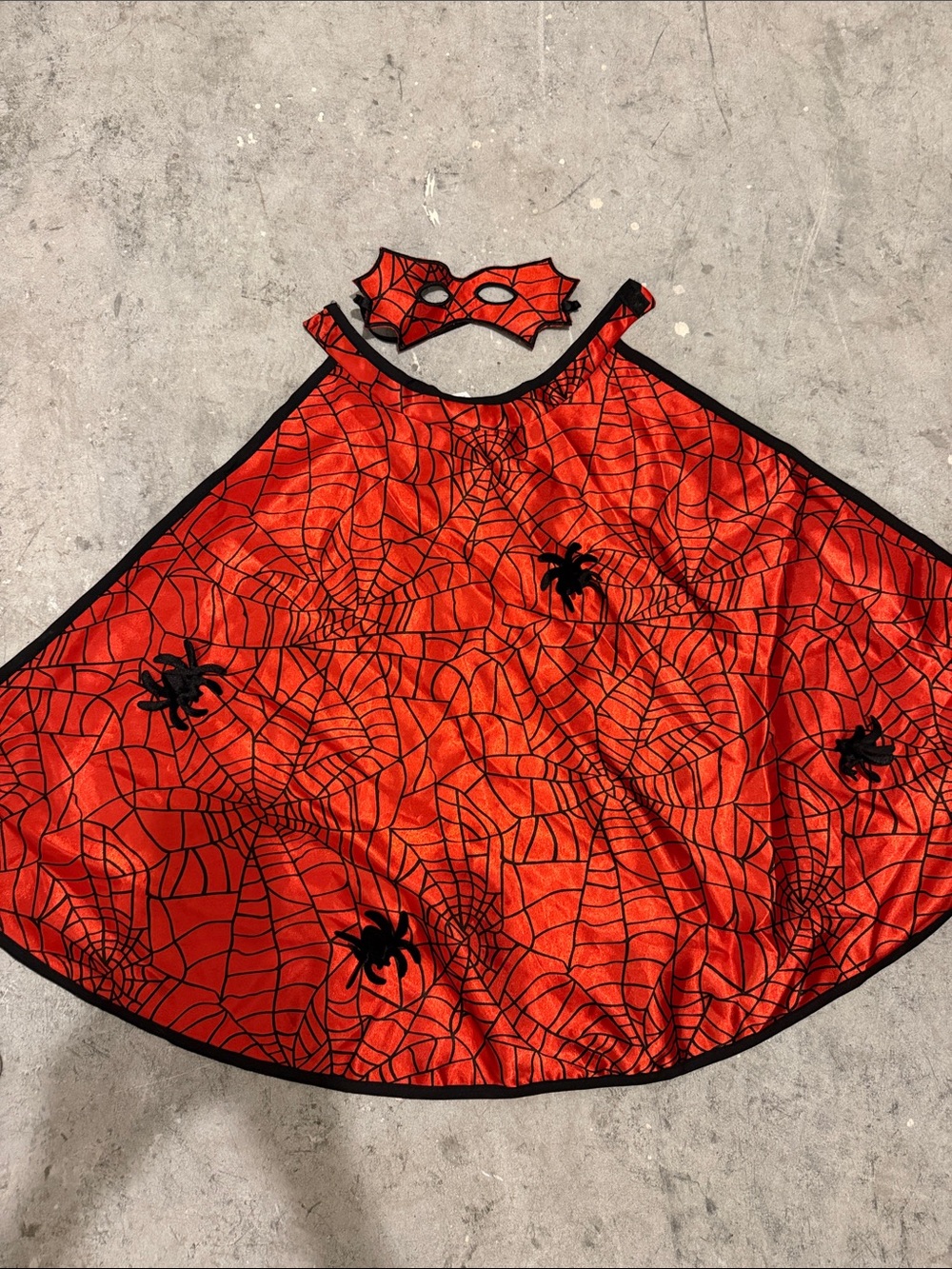 Great pretenders Red Spiderweb Cape Costume with Mask - Kids Costume